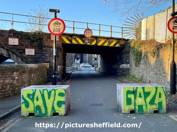 Save Gaza graffiti, Little London Road