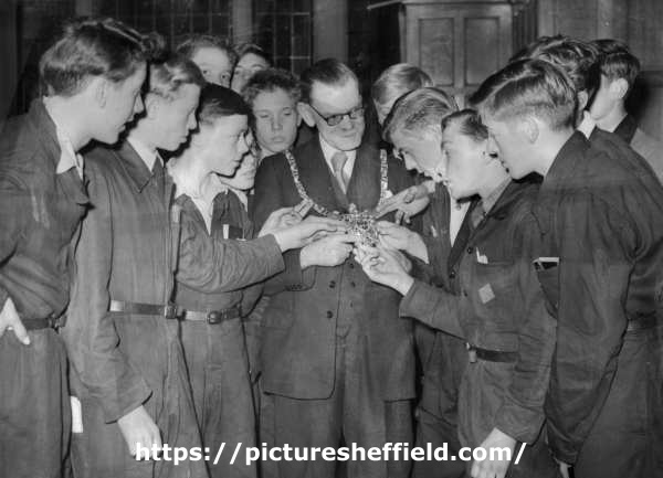 John Henry Bingham, Lord Mayor of Sheffield, 1954-1955: Apprentices from Newton Chambers Ltd. visit to the Town Hall