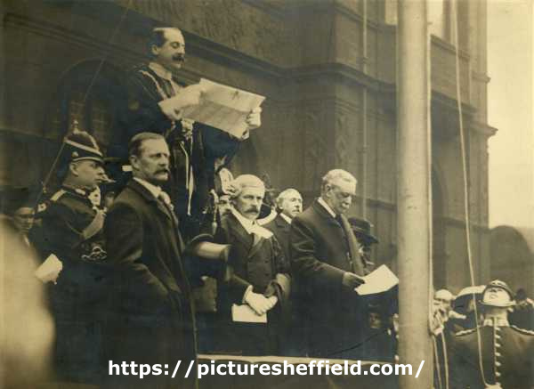 Proclamation of King George V outside Sheffield Town Hall, Pinstone Street