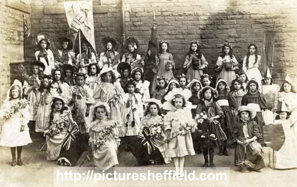 Children at the Empire Day Pageant 