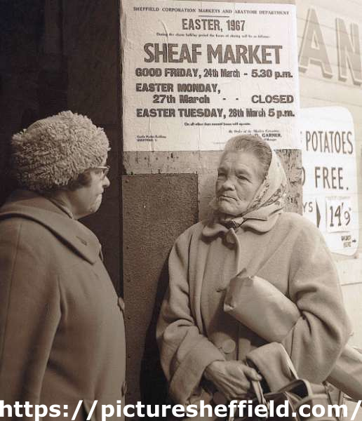 Women talking at Sheaf Market