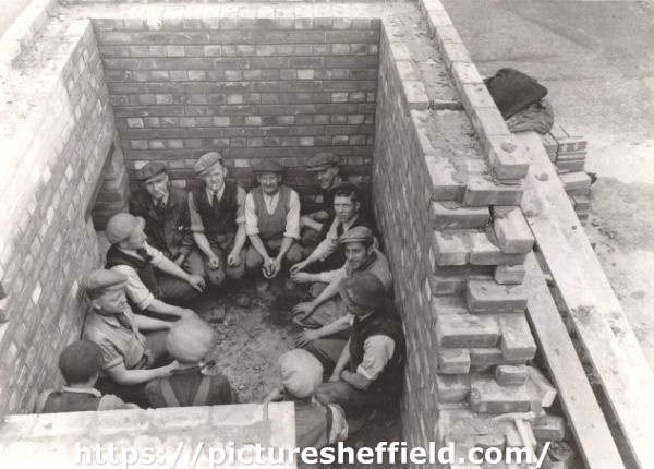 Construction of a 12 person air raid shelter, Powell Street 