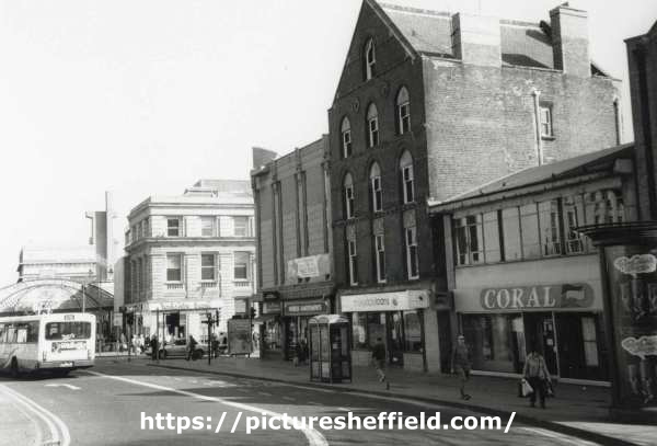 Shops on Fitzalan Square showing (l. to r.) No. 3 Noble's Amusements, No. 5 Everyday Loans and No. 9 Coral, bookmakers