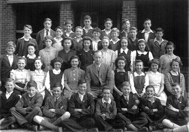 Class photograph 4th? year 1946, Hatfield House Lane Secondary Modern School, Mr. Thorpe, form teacher
