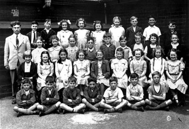 Class photograph Junior 2, 1951, Hucklow Road School, teacher Mr. Parks