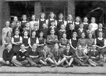 Class photograph 1946, teacher Mr. Carter, Hatfield House Lane Secondary school