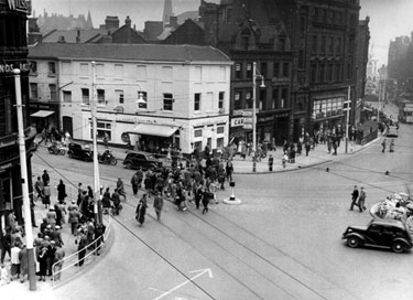 Town Hall Square. Leopold Street, left, Fargate, right. No. 70 Fargate, H.L. Brown and Son Ltd., jewellers (on corner)