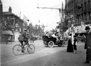 High Street decorated for royal visit of King Edward VII and Queen Alexandra, Foster's Buildings on right