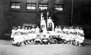 May Queen and attendants, Intake School