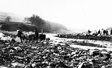 Sheffield Flood - Photograph possibly of Dam Flask