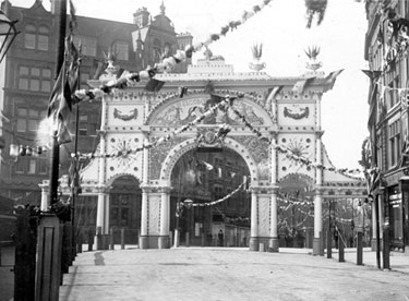 Queen Victoria's visit to Sheffield, Pinstone Street, decorative arch