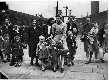 Victoria Station, evacuee mothers and children
