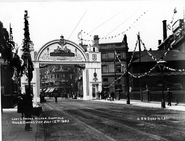 Decorations on Lady's Bridge for the royal visit of King Edward VII and Queen Alexandra,1905