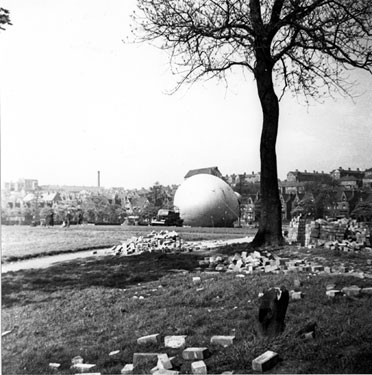 Barrage Balloon in Firth Park 	