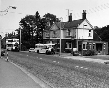 Mobile library outside the Rising Sun Inn, No. 471 Fulwood Road, Nether Green