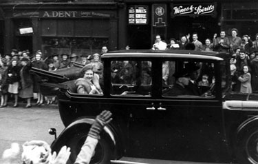 Royal visit of King George VI and Queen Elizabeth, Fulwood Road. Purpose of visit was to officially open Ladybower Reservoir