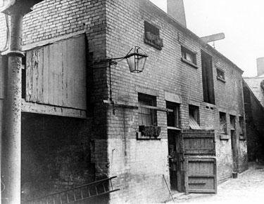 Royal Hotel, Waingate, stables at rear, 1913-14