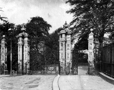 Godfrey Sykes' Gates, Western Bank, Weston Park