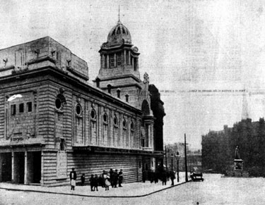 Cinema House, Fargate (later renamed Barker's Pool). Designed by H.E. Farmer, opened 6th May 1913. Closed 12th August 1961 and demolished for redevelopment. Queen Victoria Monument in background