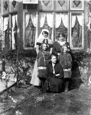 The Lucas family in the front garden of No.110 Brincliffe Edge Road