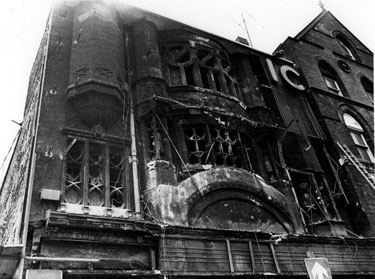 Classic cinema after fire, revealing the original facade of The Electra Palace which opened 11th February 1911. Closed on 28 July 1945 and reopened as News Theatre in September. Became Classic Cinema on 15 January 1962. Closed 24th November 1982