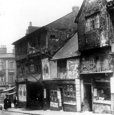 Snig Hill, left-right, No. 74 Howard Brothers, butchers; No. 72 hairdressers and tobacconist belonging to Joe Turner, No. 70 oyster dealer belonging to Harry Fox, Pack Horse Inn, West Bar, extreme left