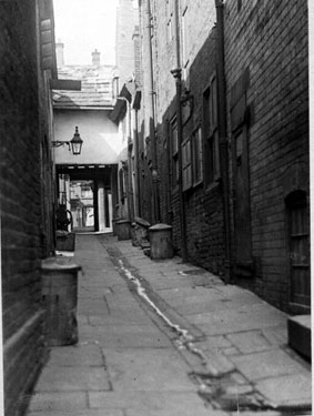 Unidentified alleyway, probably in the London Road area