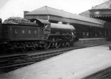 L.N.E.R., Victoria Station, Steam Engine No. 2824 (B17 Class) Lumley Castle