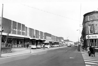 Fulwood Road, showing Broomhill Shopping Centre and (right) No. 247 York Hotel