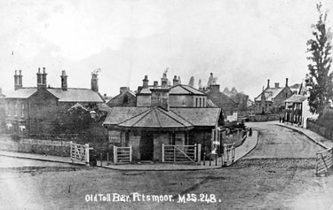 Toll Bar House, Pitsmoor, Burngreave Road/Pitsmoor Road (right) showing the gates in situ. Postmark 1906