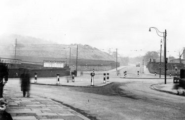 Junction of Granville Road (with bus), Shrewsbury Road, Suffolk Road and Queens Road (right), photographed from St. Mary's Road