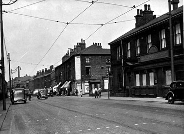 London Road looking towards junction with Thirlwell Road, No. 653 Red Lion Hotel, right, H. Ponsford Ltd., furniture store, on corner, Heeley and Amalgamated Cinemas Ltd., in background