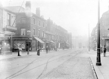 Nos. 312, Ship Inn, 310 J. C. Hodson, wholesalers and other businesses (left) and No. 325, Prince of Wales, licensee, C. Powell (right), Shalesmoor, showing the junctions with Dunfields (left) and Matthew Street (left) around 1900-1902