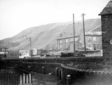 Court 1, Colvers Yard and Upwell Street taken from Brook Terrace, Grimesthorpe, with Wincobank Hill in the background