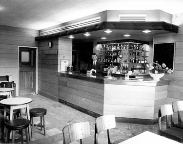 The Bar and landlord, Beeley Wood public house, Nos. 500 - 502 Middlewood Road