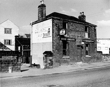The old High Greave Inn, No. 206 High Greave, Ecclesfield. The newly built High Greave can be seen in the background, left