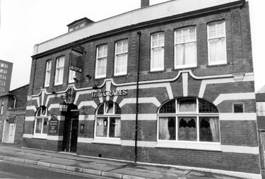 The Grapes public house, No. 80 Trippet Lane