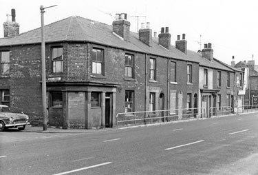 Nos. 623, former lodging house, earlier beerhouse known as the Crown Inn, 685-637, Attercliffe Common from the junction with Mons Street