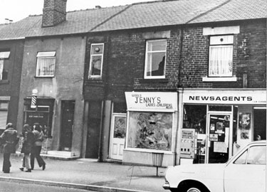 Nos. 189, John's, gents hairdressers; 191, (former) Jenny's, wools, ladies and childrens wear, and 193, J. Gennard, newsagent, Bellhouse Road 