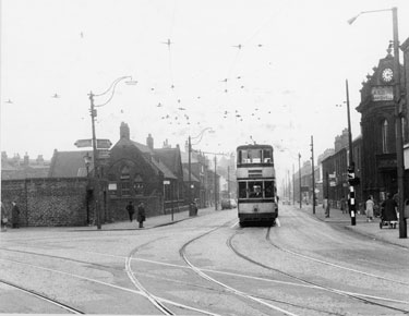 Tram No. 279, Queens Road at the junction with London Road with Lowfield County School left and Sheffield Trustee Savings Bank, Heeley Branch right