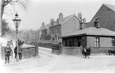 Lodge and gate at corner of Collegiate Crescent and Ecclesall Road