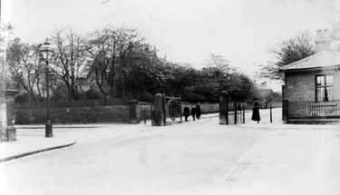 Lodge and gates to Broom Hall Park (Broomhall Road beyond gates), from Broomhall Street. Broomhall Place, left and Wharncliffe Road, right