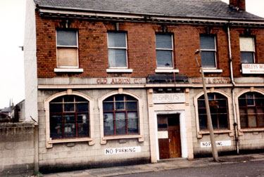 The Bull's Head public house, No. 18 Dun Street, also known as 'Devil's Kitchen'. Sign appears to read 'Old Albion Ox?', however, this name cannot be found in directories