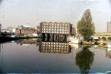 Canal Basin with the derelict Straddle Warehouse (centre)