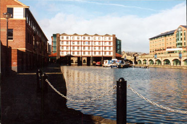 Straddle Warehouse, Canal Basin, Victoria Quays, Sheffield and South Yorkshire Navigation with Stakis Hotel right