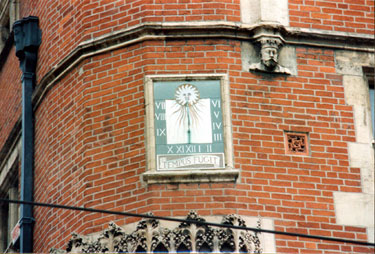 Sundial, Cairns Chambers, Church Street