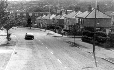 Stannington Road with the junctions of Roscoe Mount right and Undercliffe Road left