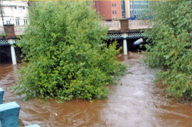 River Don in flood at Lady's Bridge