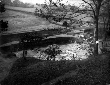 Construction of swimming pool, Bowden Housteads Wood, 1928-29
