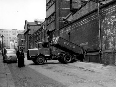 Coal delivery to Glossop Road Baths, Victoria Street, looking towards Jessop Hospital